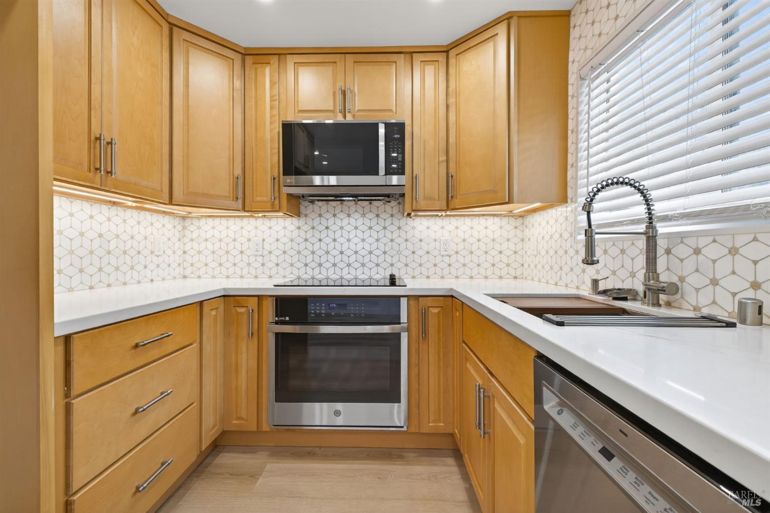 Detail Gallery Image 10 of 28 For 1076 Eleanor Ave, Rohnert Park,  CA 94928 - 2 Beds | 1/1 Baths