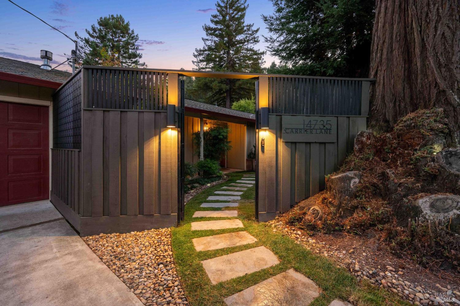 Detail Gallery Image 2 of 39 For 14735 Carrier Ln, Guerneville,  CA 95446 - 3 Beds | 2 Baths