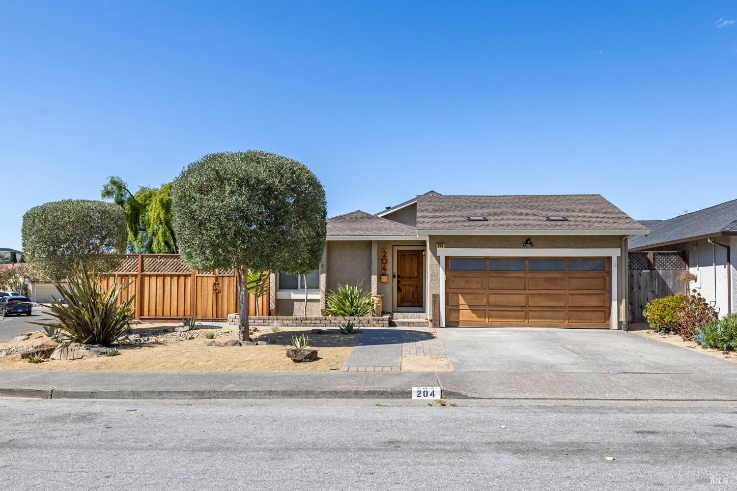 Detail Gallery Image 5 of 54 For 204 Prince Albert Ct, Petaluma,  CA 94954 - 3 Beds | 2 Baths