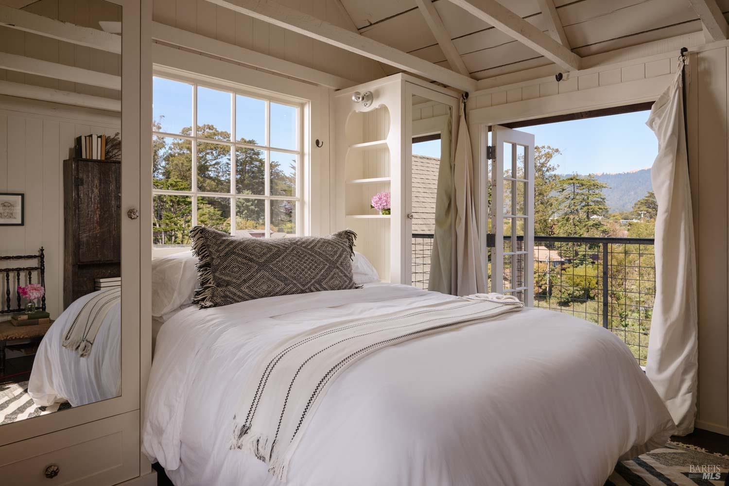 Detail Gallery Image 23 of 62 For 33 Ocean Ave, Bolinas,  CA 94924 - 3 Beds | 2/1 Baths
