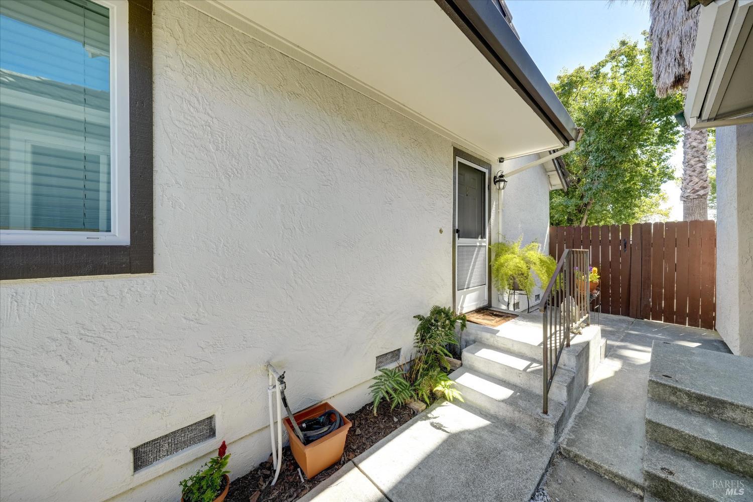 Detail Gallery Image 2 of 33 For 15 Francis Cir, Rohnert Park,  CA 94928 - 3 Beds | 2 Baths
