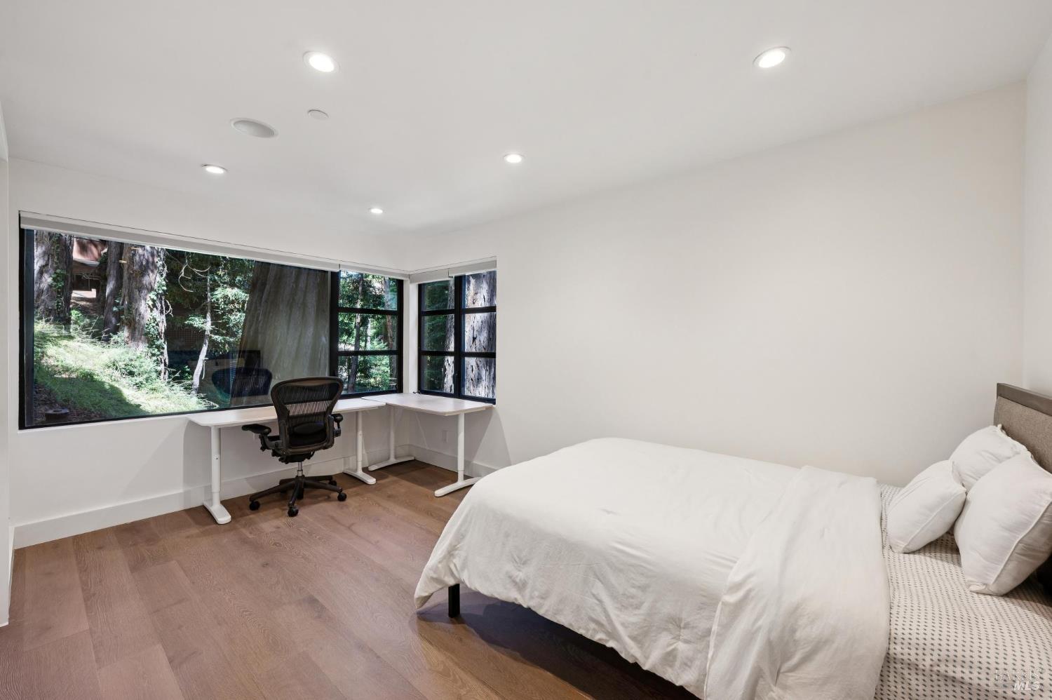 Detail Gallery Image 21 of 29 For 290 Edgewood Ave, Mill Valley,  CA 94941 - 4 Beds | 3/1 Baths