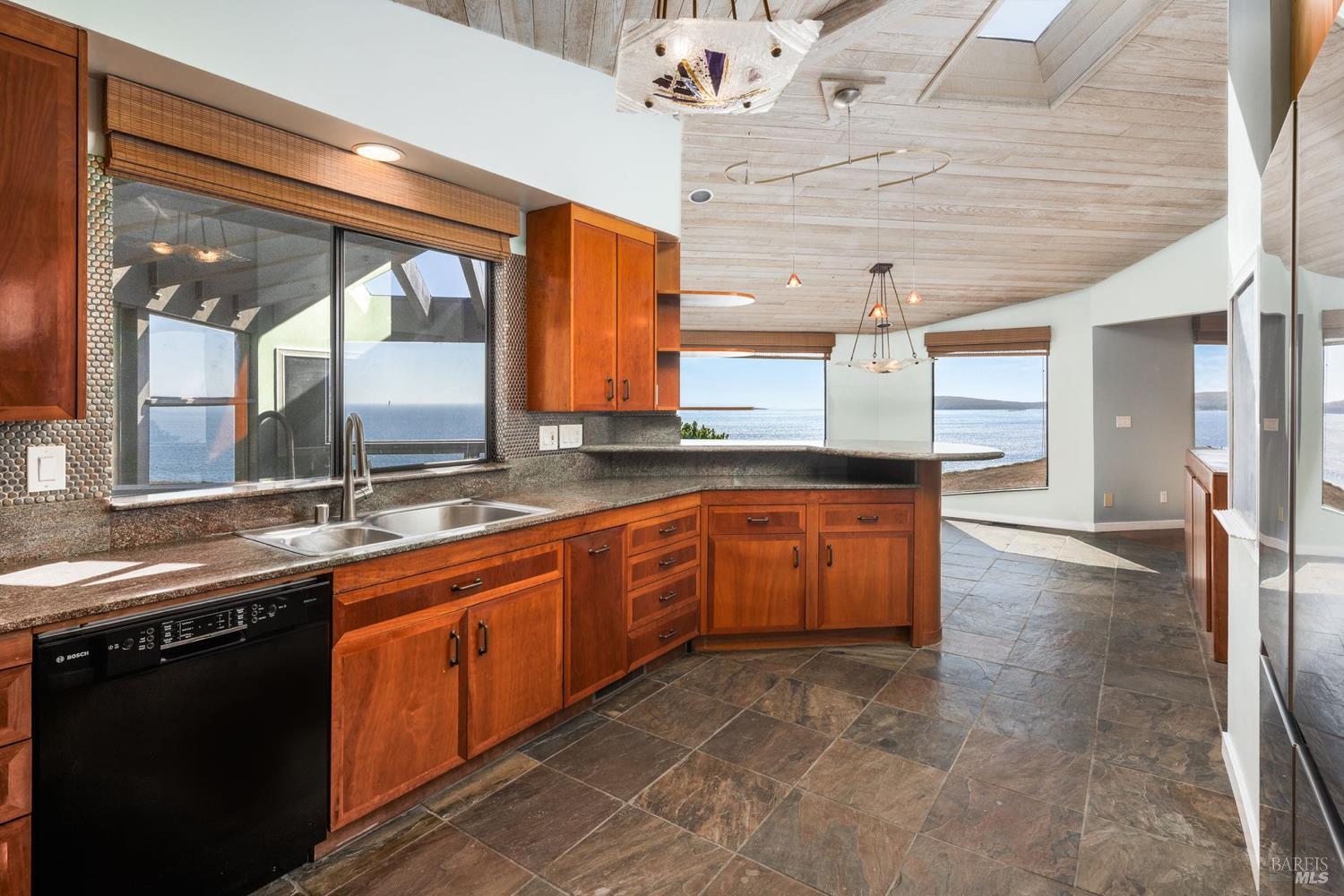 Detail Gallery Image 19 of 51 For 21132 Pelican Loop, Bodega Bay,  CA 94923 - 3 Beds | 3 Baths