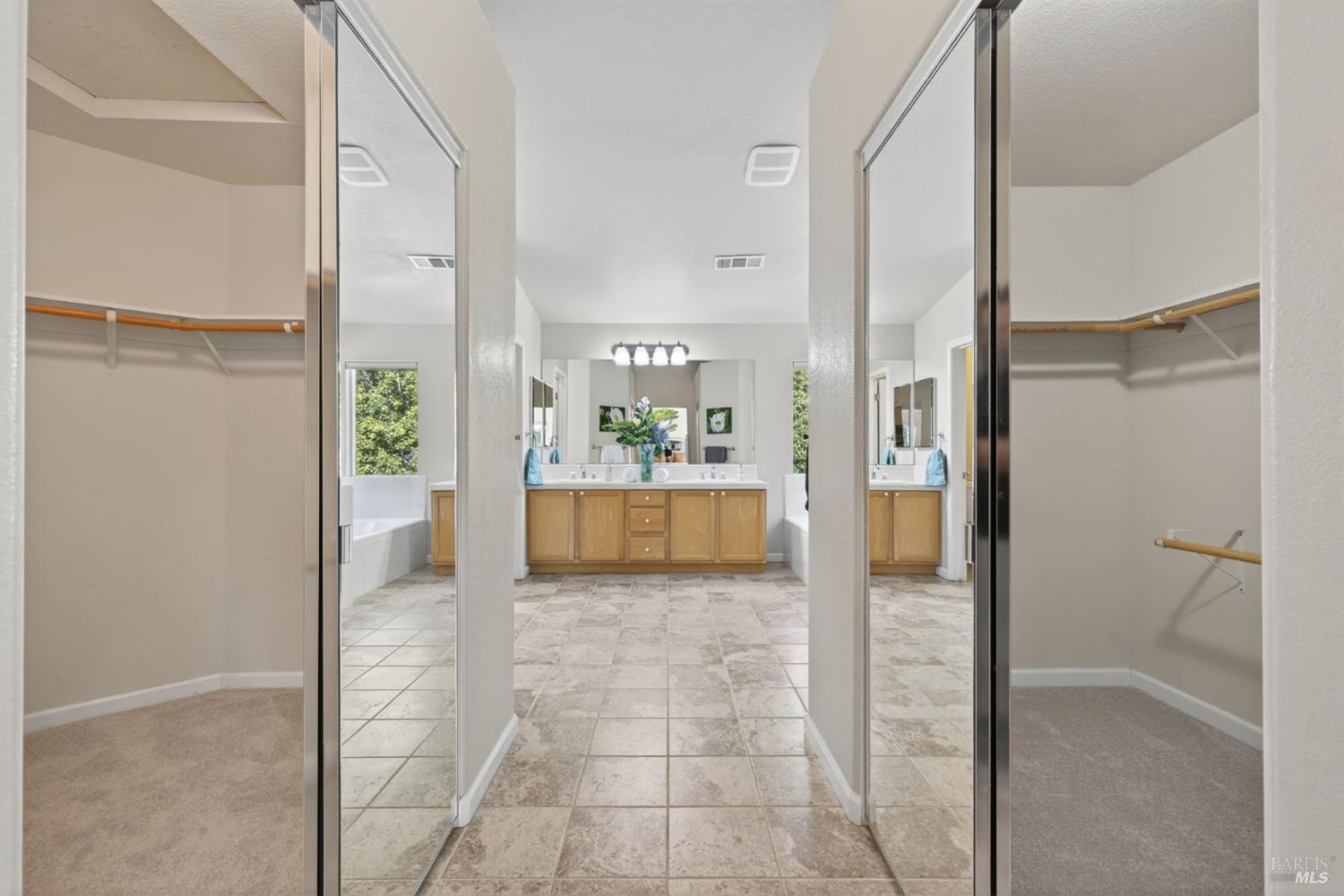 Detail Gallery Image 9 of 81 For 3594 Lake Park Dr, Santa Rosa,  CA 95403 - 4 Beds | 3 Baths