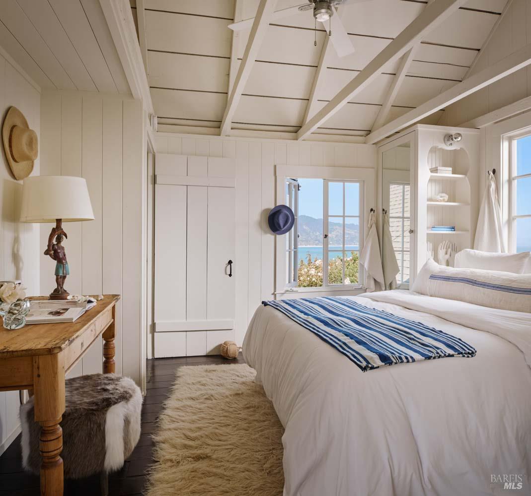 Detail Gallery Image 33 of 62 For 33 Ocean Ave, Bolinas,  CA 94924 - 3 Beds | 2/1 Baths