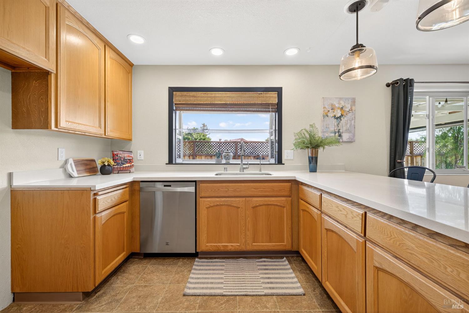 Detail Gallery Image 19 of 54 For 204 Prince Albert Ct, Petaluma,  CA 94954 - 3 Beds | 2 Baths