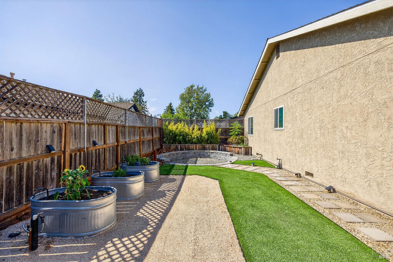 Detail Gallery Image 44 of 54 For 204 Prince Albert Ct, Petaluma,  CA 94954 - 3 Beds | 2 Baths