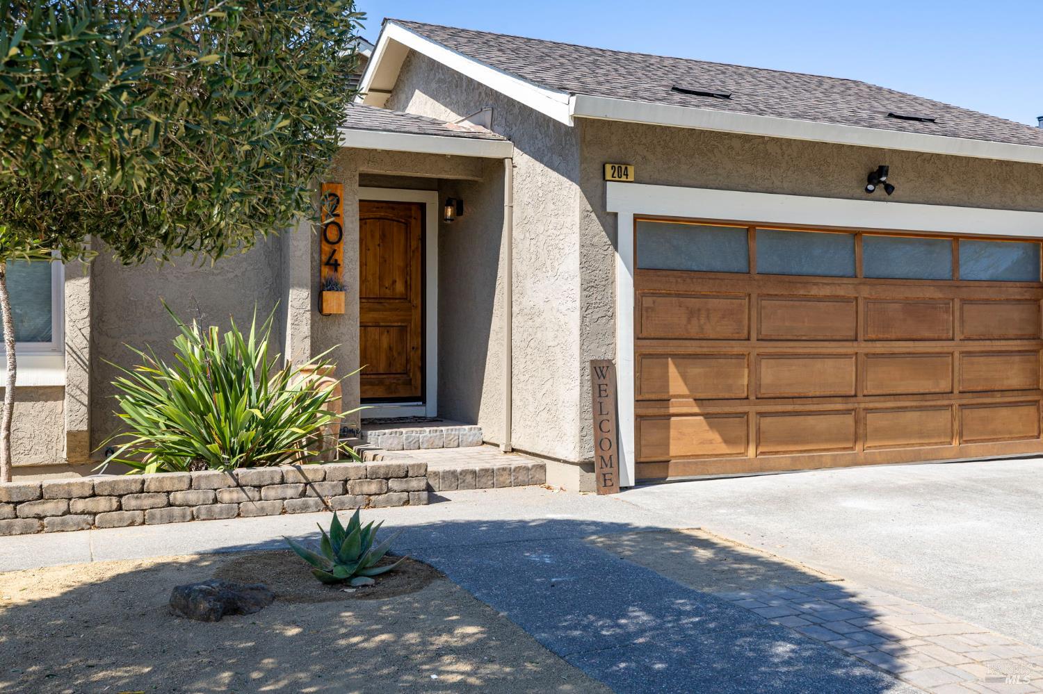 Detail Gallery Image 6 of 54 For 204 Prince Albert Ct, Petaluma,  CA 94954 - 3 Beds | 2 Baths
