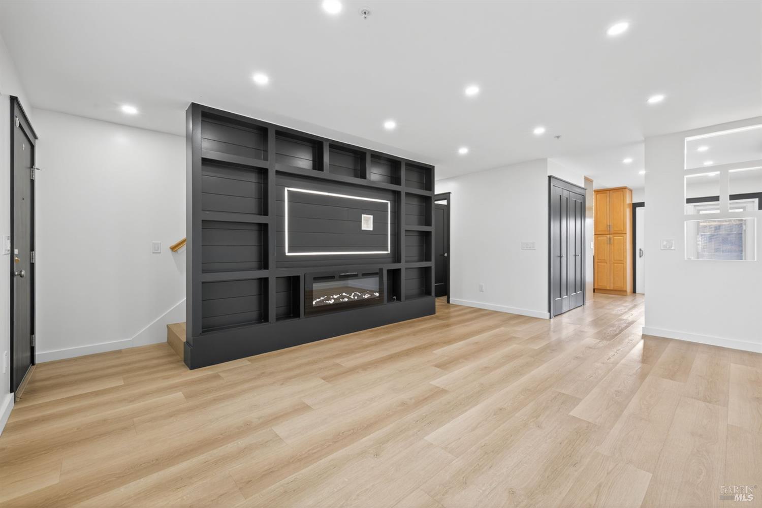 Detail Gallery Image 4 of 28 For 1076 Eleanor Ave, Rohnert Park,  CA 94928 - 2 Beds | 1/1 Baths