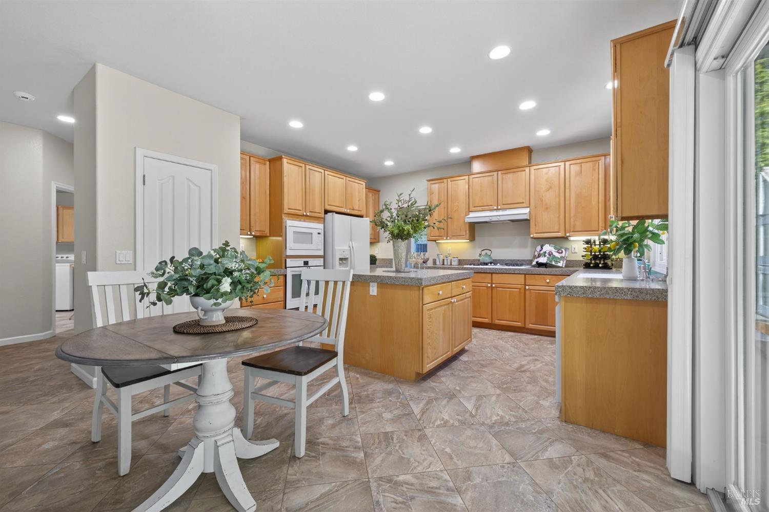 Detail Gallery Image 35 of 81 For 3594 Lake Park Dr, Santa Rosa,  CA 95403 - 4 Beds | 3 Baths