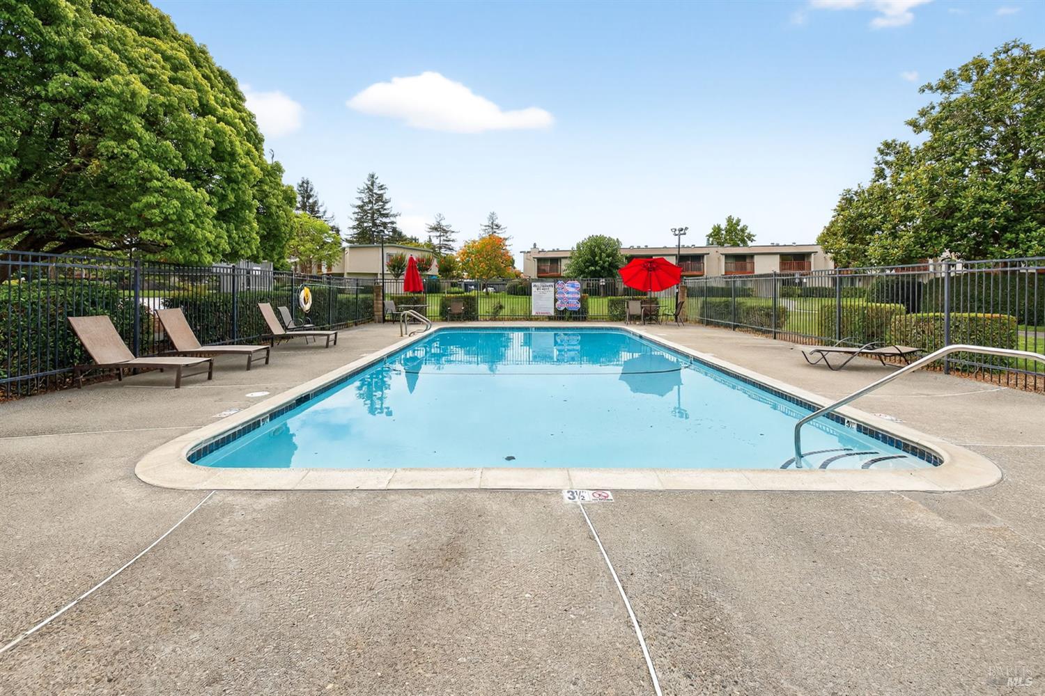 Detail Gallery Image 25 of 28 For 1076 Eleanor Ave, Rohnert Park,  CA 94928 - 2 Beds | 1/1 Baths