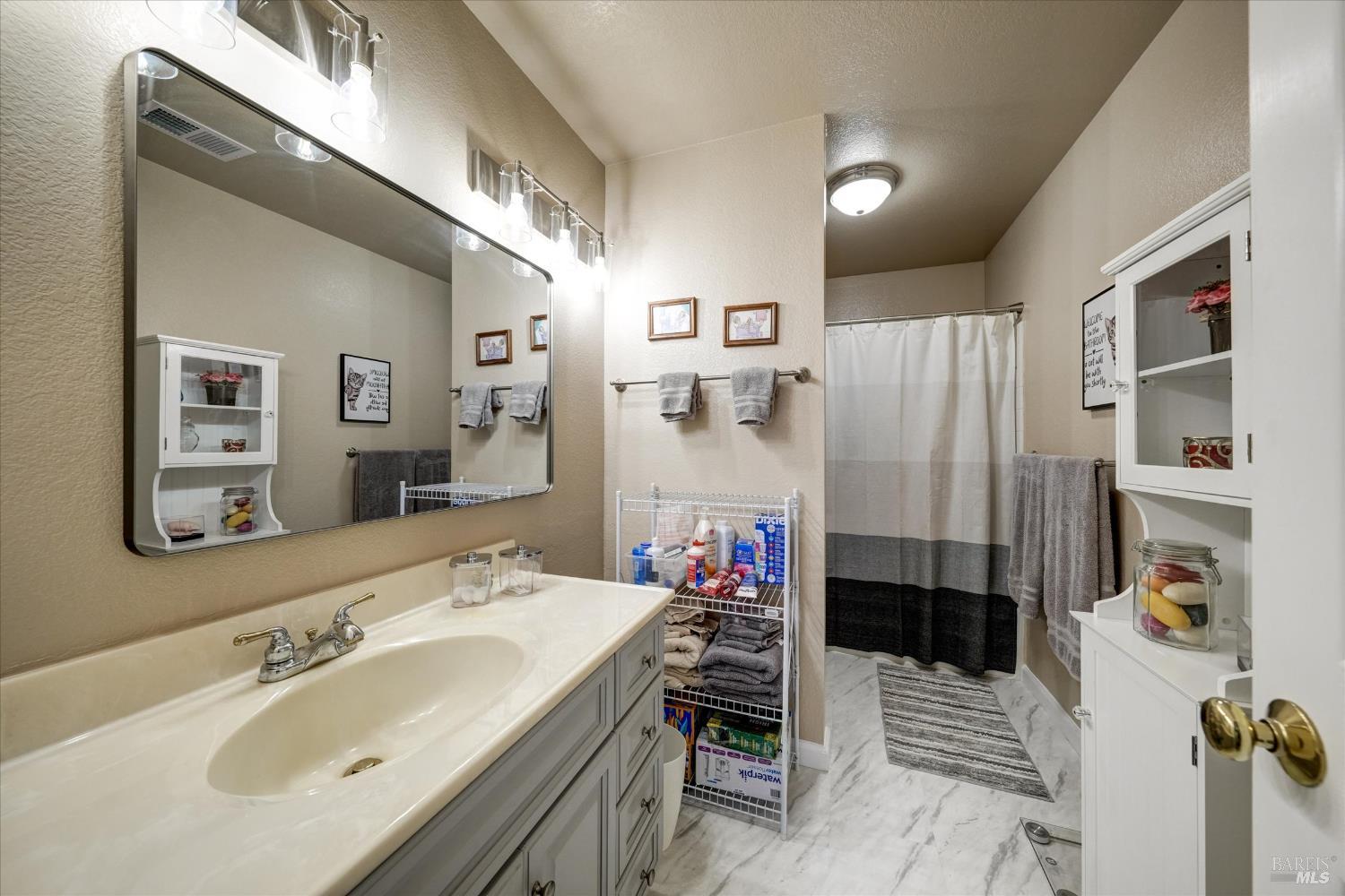 Detail Gallery Image 21 of 33 For 15 Francis Cir, Rohnert Park,  CA 94928 - 3 Beds | 2 Baths