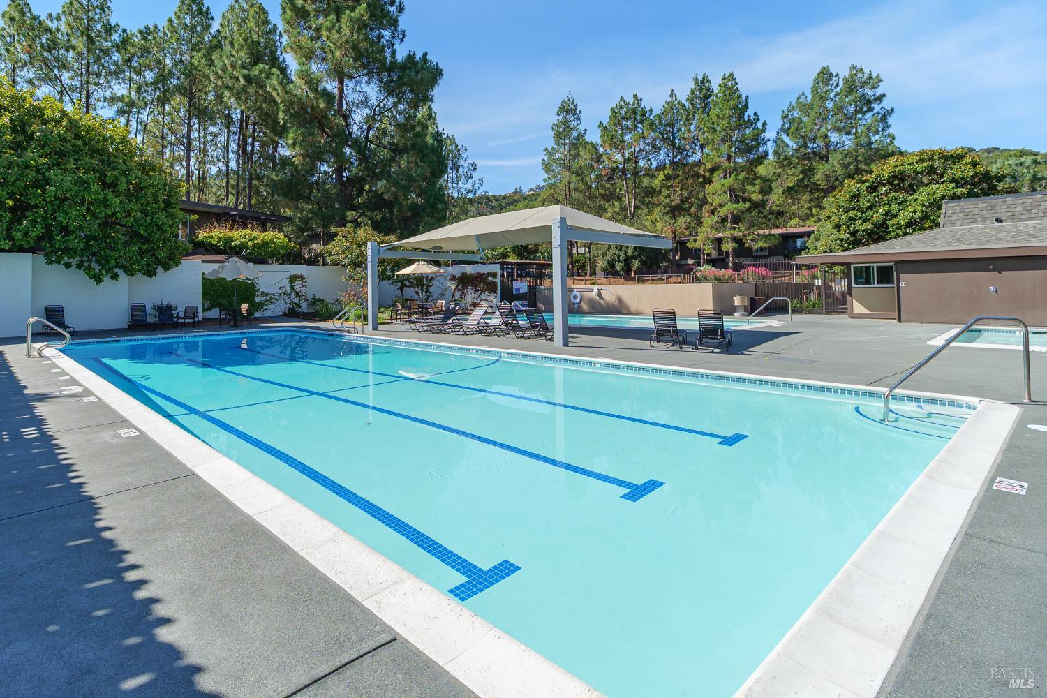 Detail Gallery Image 19 of 24 For 29 Surrey Ln, San Rafael,  CA 94903 - 3 Beds | 1/1 Baths