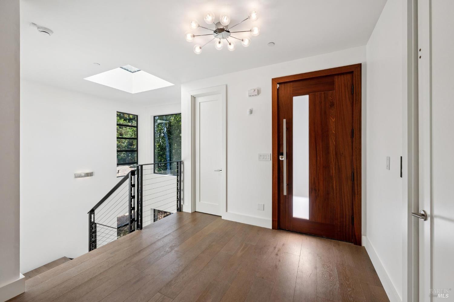 Detail Gallery Image 3 of 29 For 290 Edgewood Ave, Mill Valley,  CA 94941 - 4 Beds | 3/1 Baths