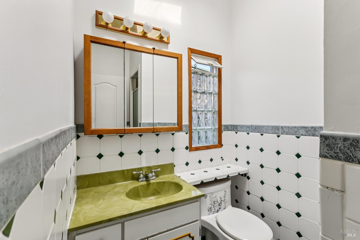 Detail Gallery Image 32 of 58 For 833 Estancia Way, San Rafael,  CA 94903 - 3 Beds | 2 Baths