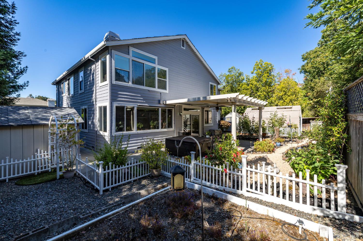 Detail Gallery Image 26 of 81 For 3594 Lake Park Dr, Santa Rosa,  CA 95403 - 4 Beds | 3 Baths