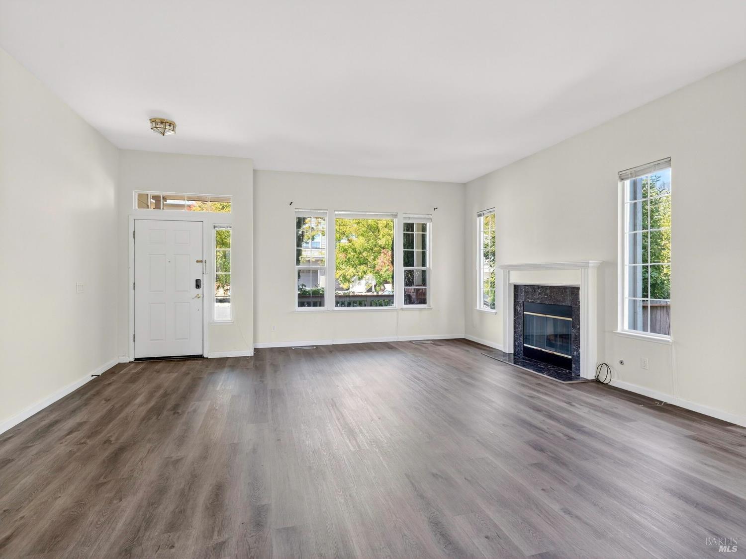 Detail Gallery Image 5 of 66 For 5794 Owl Hill Ave, Santa Rosa,  CA 95409 - 4 Beds | 2/1 Baths