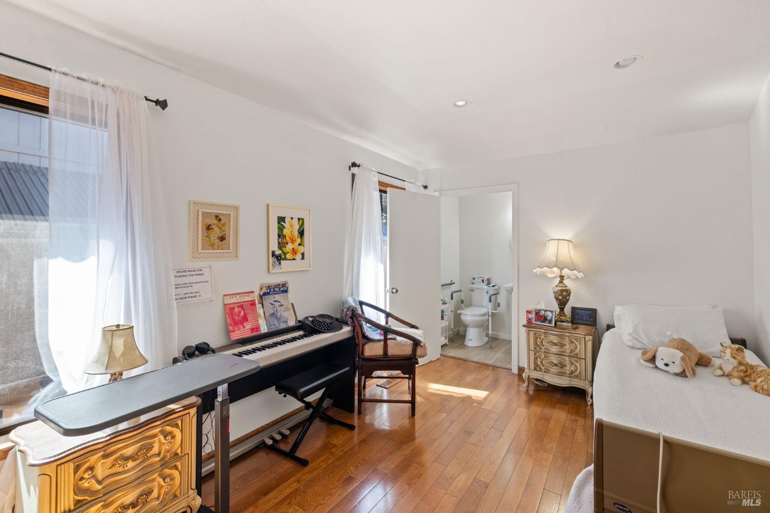 Detail Gallery Image 7 of 38 For 5525 Carriage Ln, Sonoma,  CA 95403 - 4 Beds | 2 Baths