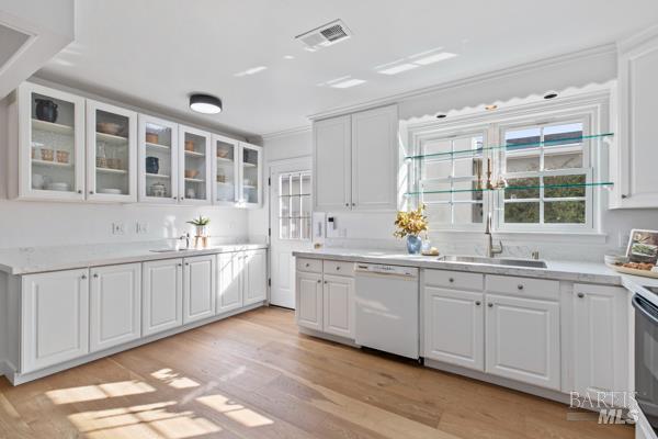 Detail Gallery Image 4 of 30 For 272 Center St, San Rafael,  CA 94901 - 5 Beds | 4 Baths