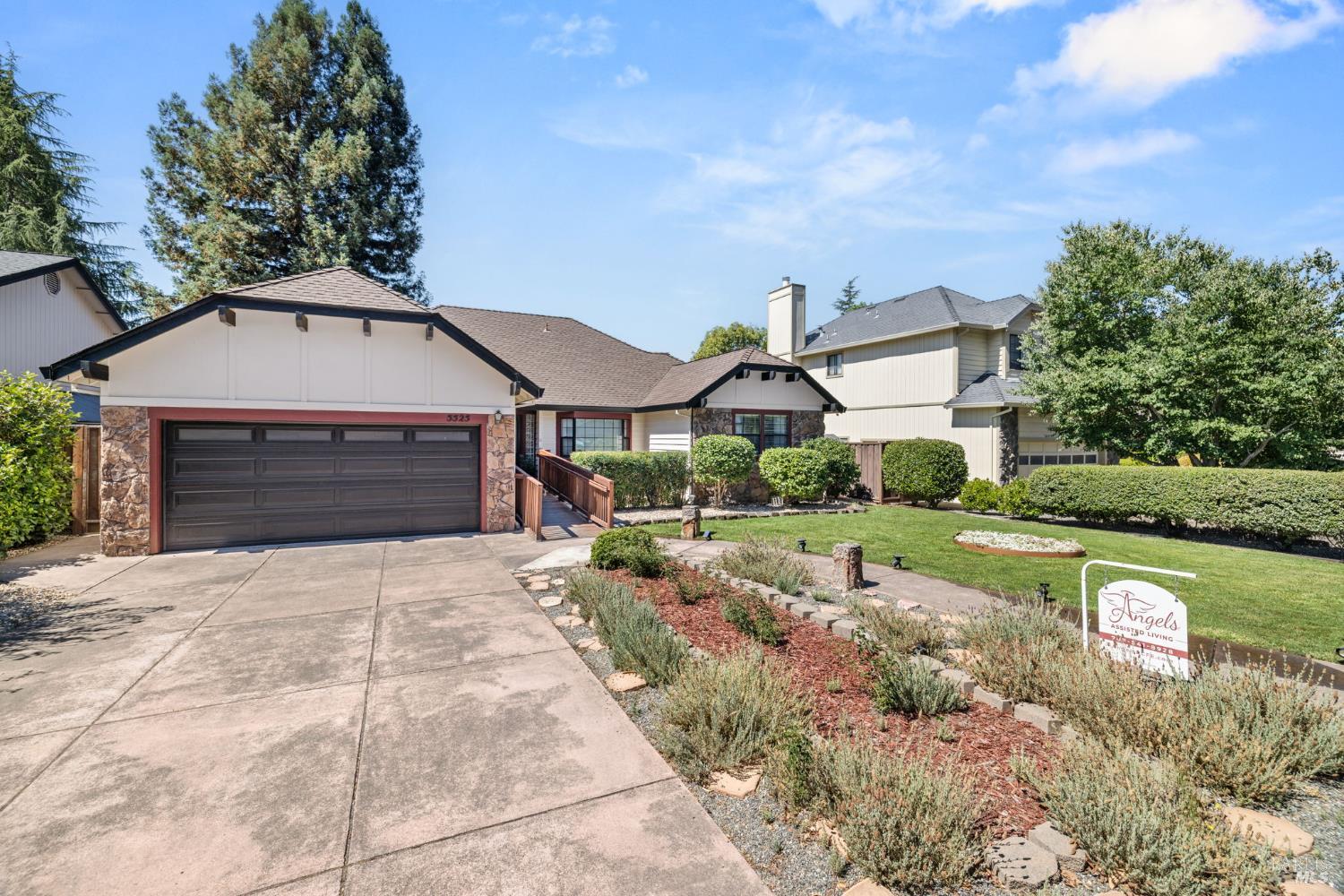 Detail Gallery Image 2 of 38 For 5525 Carriage Ln, Sonoma,  CA 95403 - 4 Beds | 2 Baths