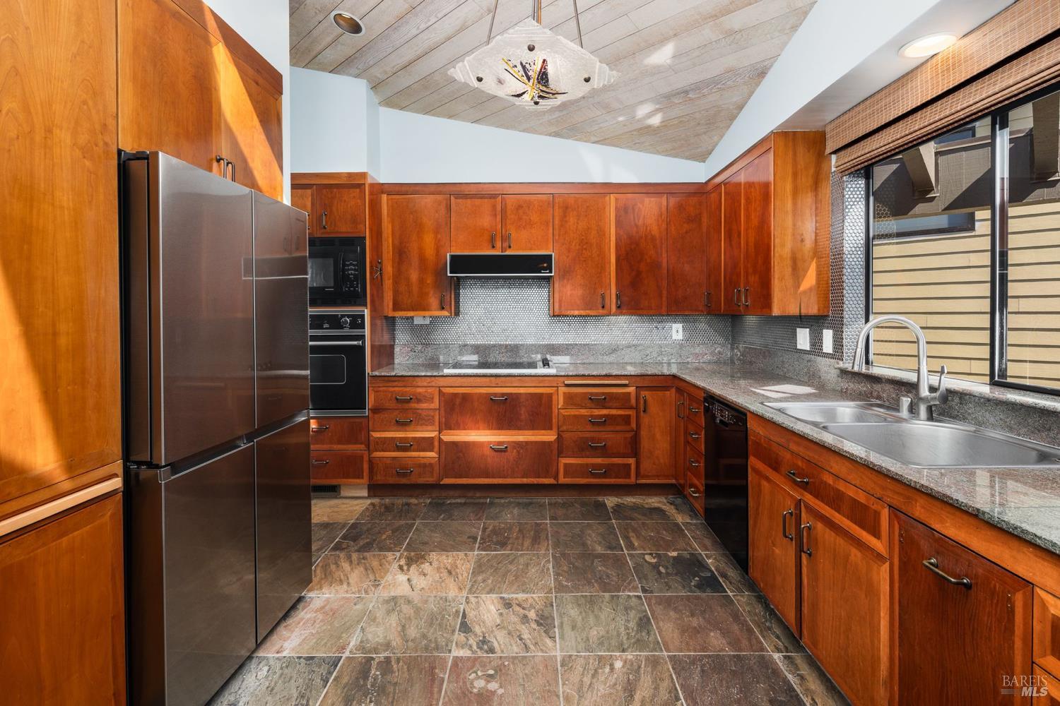 Detail Gallery Image 18 of 51 For 21132 Pelican Loop, Bodega Bay,  CA 94923 - 3 Beds | 3 Baths
