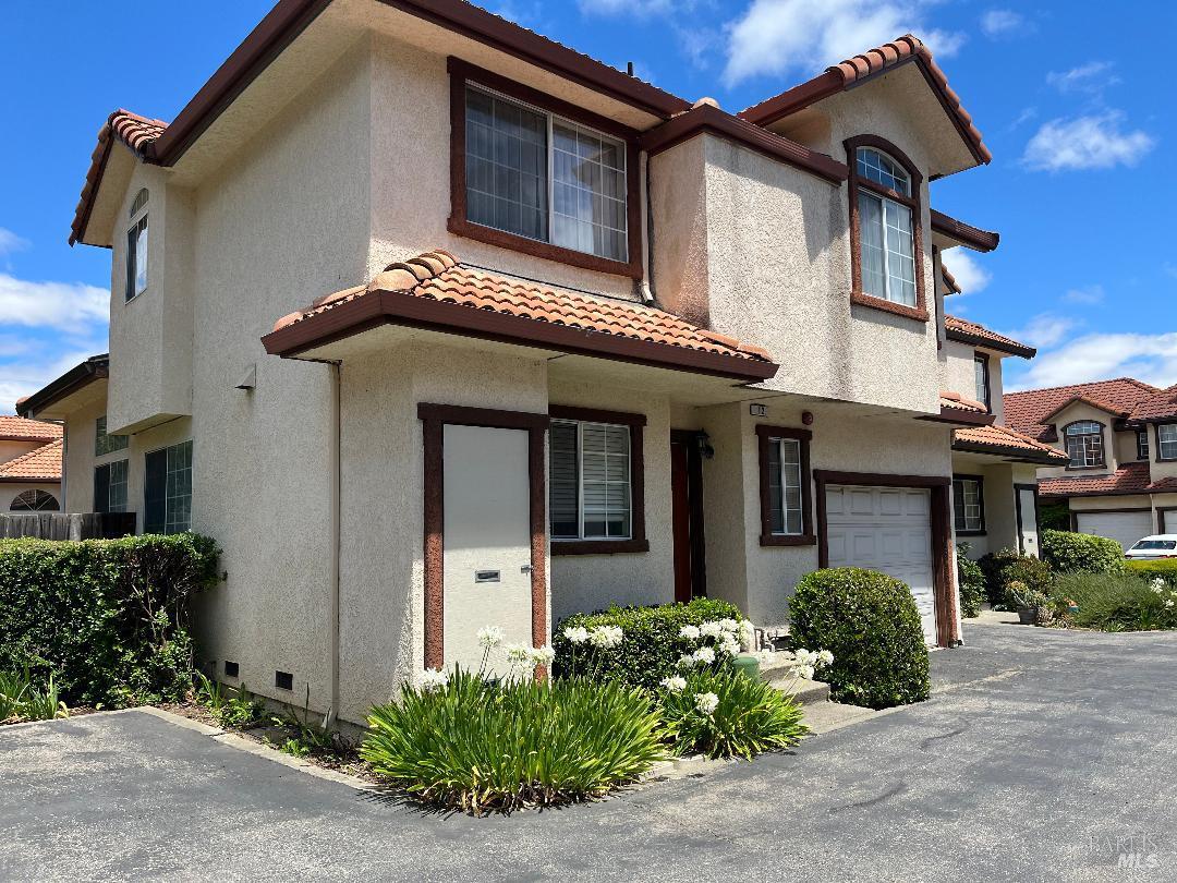 Detail Gallery Image 1 of 15 For 12 Monterey Ct, Novato,  CA 94945 - 2 Beds | 2/1 Baths
