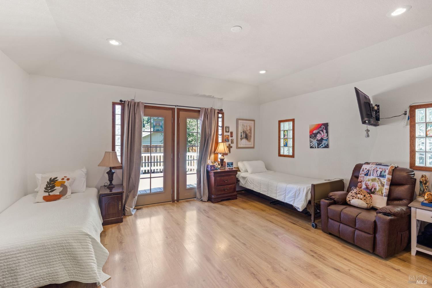 Detail Gallery Image 12 of 38 For 5525 Carriage Ln, Sonoma,  CA 95403 - 4 Beds | 2 Baths