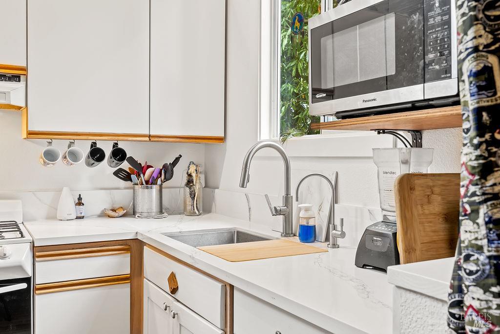 Detail Gallery Image 16 of 77 For 15990 Drake Rd, Guerneville,  CA 95446 - 1 Beds | 1 Baths
