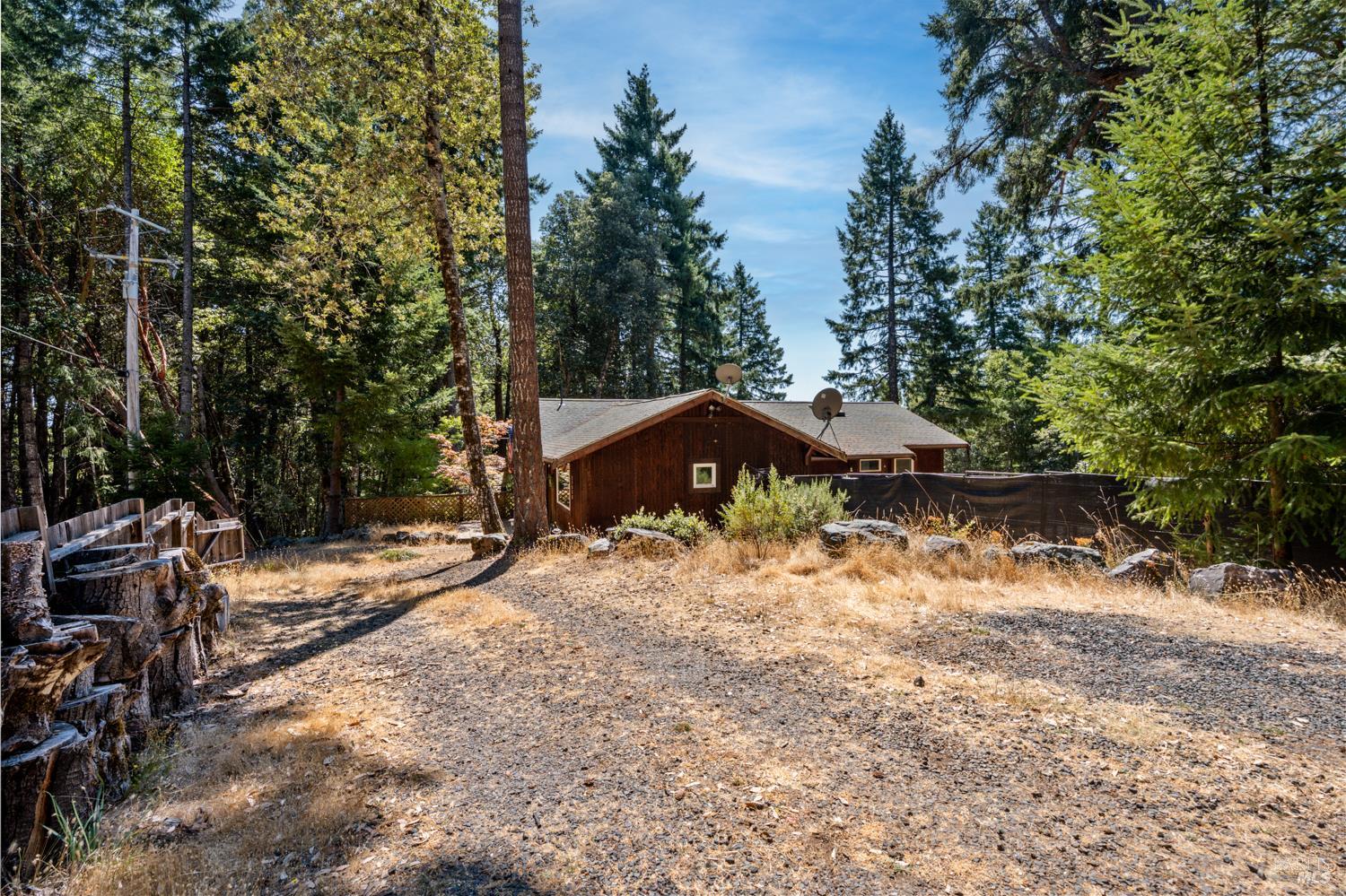 Detail Gallery Image 4 of 21 For 23851 Iris Ter, Willits,  CA 95490 - 2 Beds | 2 Baths