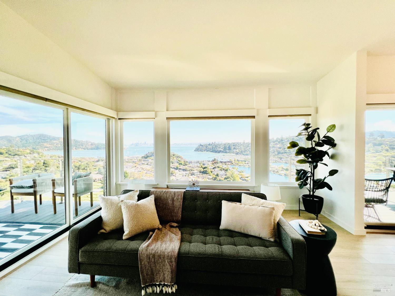 Detail Gallery Image 3 of 16 For 45 Corinthian Ct #32,  Tiburon,  CA 94920 - 2 Beds | 2 Baths