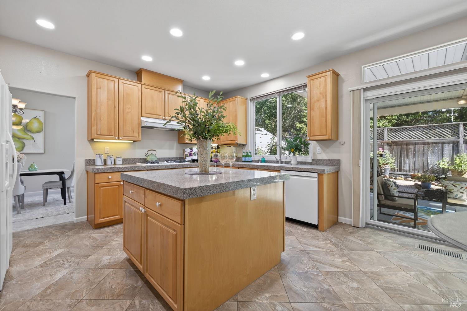 Detail Gallery Image 36 of 81 For 3594 Lake Park Dr, Santa Rosa,  CA 95403 - 4 Beds | 3 Baths