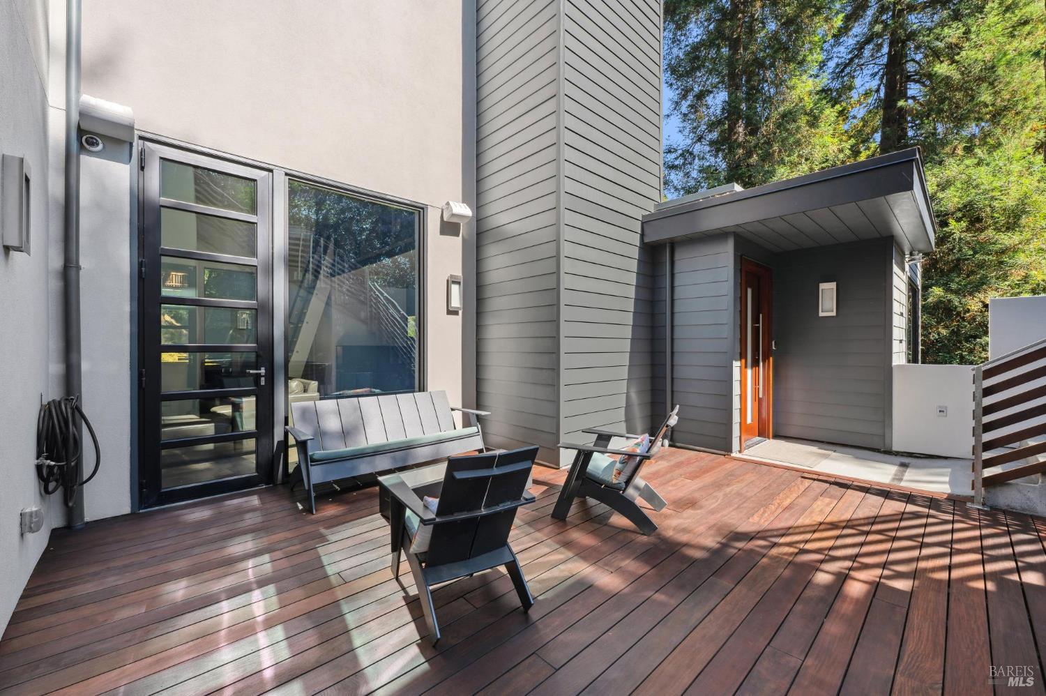 Detail Gallery Image 2 of 29 For 290 Edgewood Ave, Mill Valley,  CA 94941 - 4 Beds | 3/1 Baths