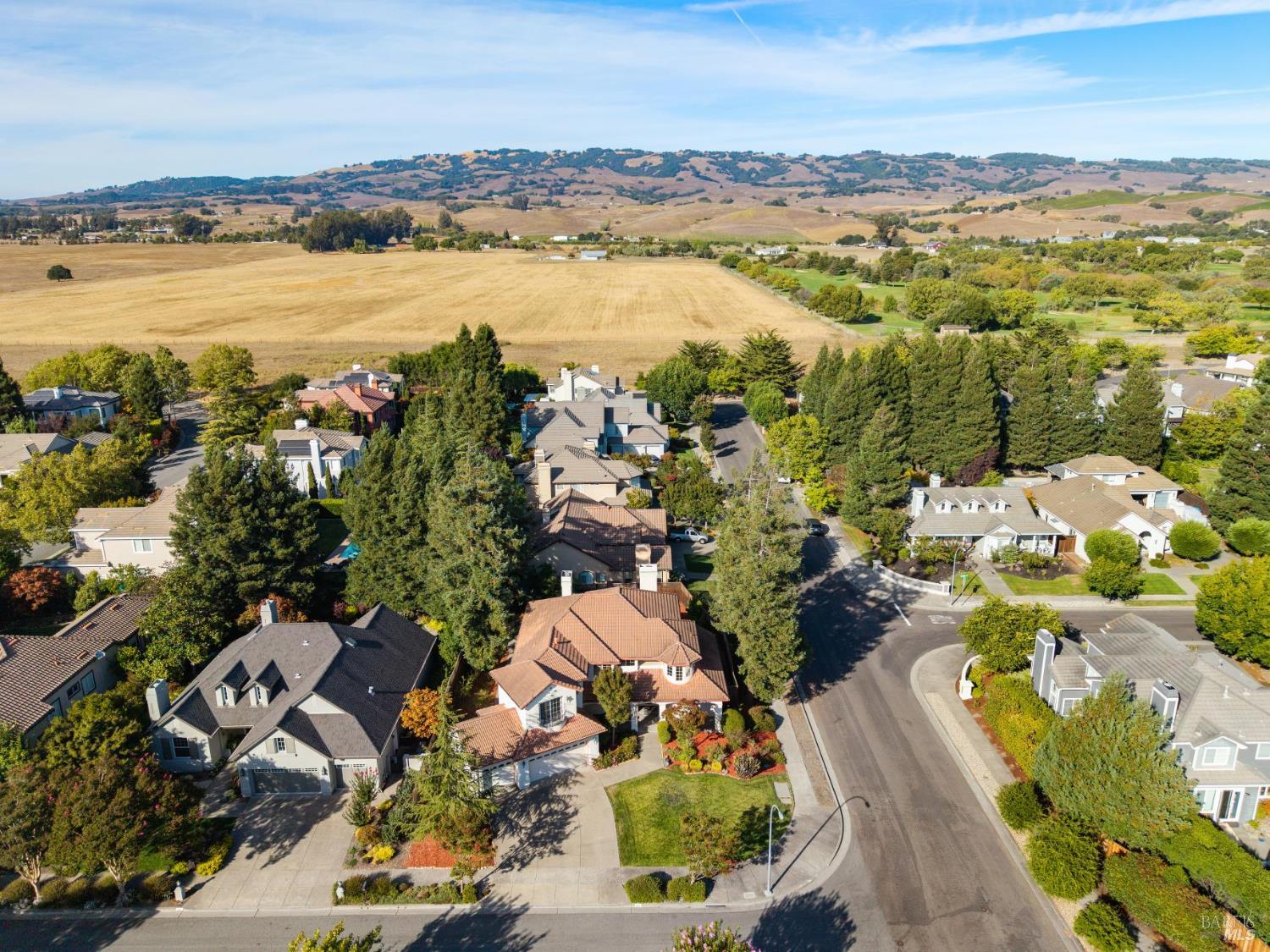 Detail Gallery Image 5 of 89 For 402 Barons Way, Petaluma,  CA 94954 - 4 Beds | 3 Baths