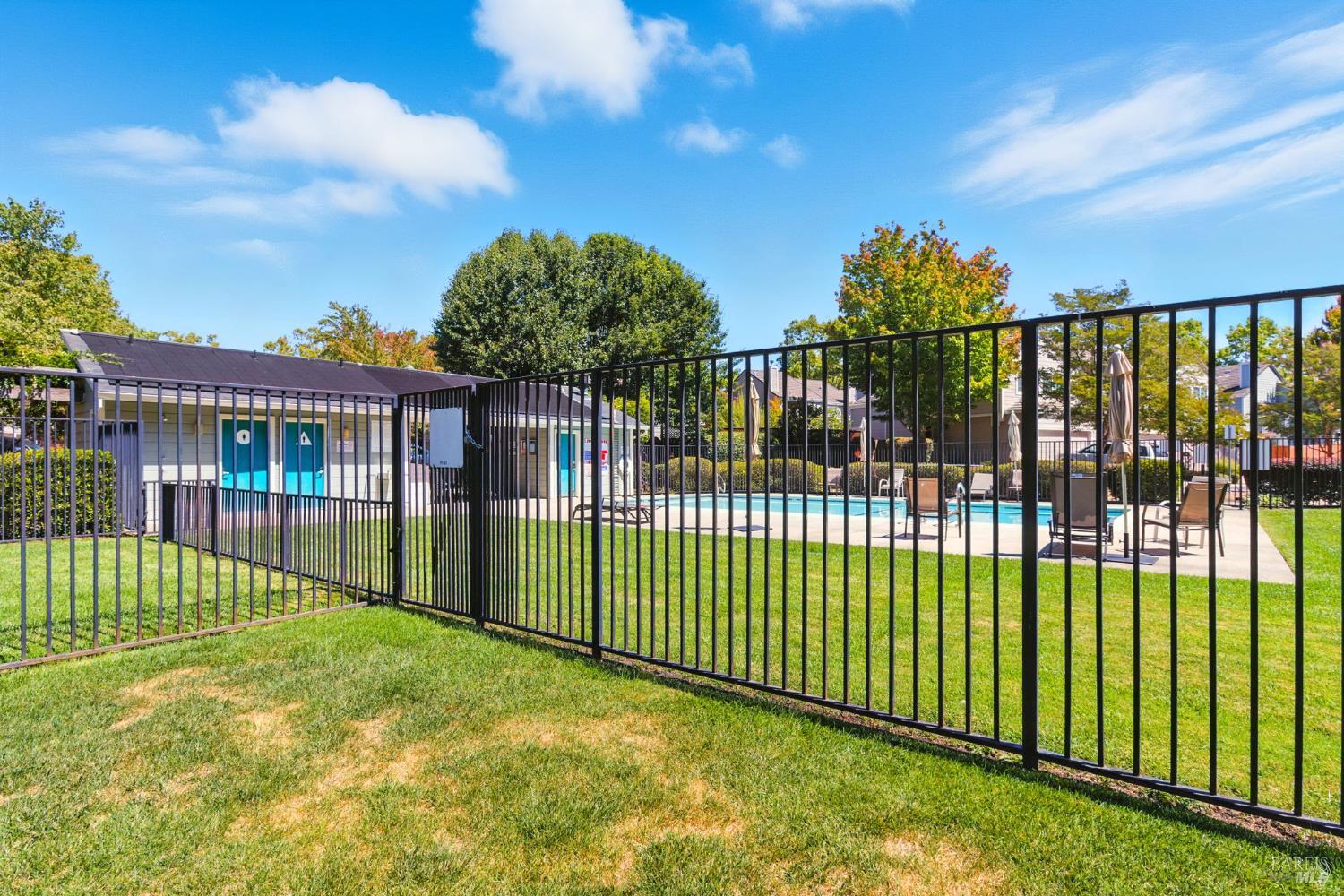 Detail Gallery Image 24 of 24 For 837 Vineyard Pl, Petaluma,  CA 94954 - 3 Beds | 2/1 Baths
