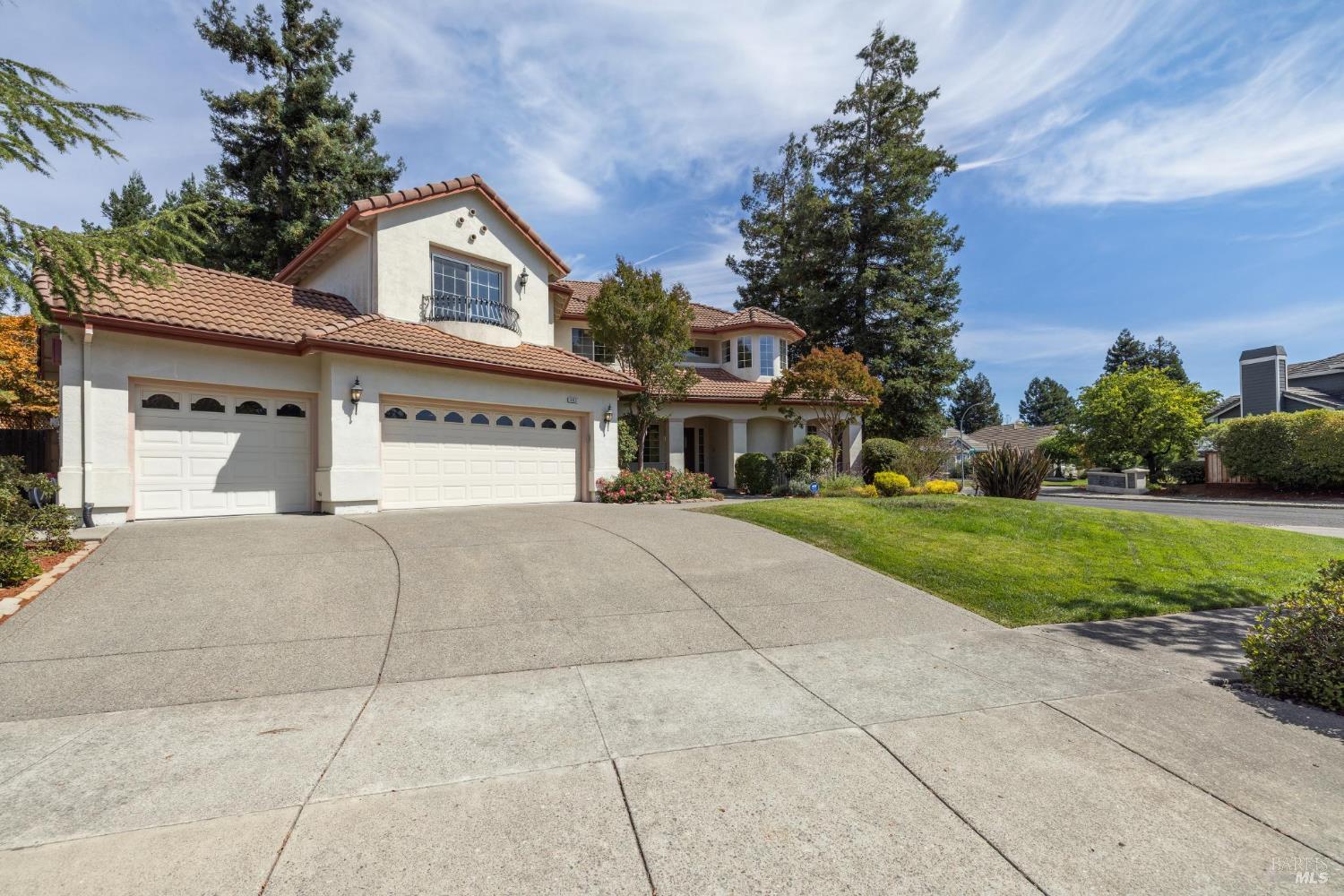 Detail Gallery Image 2 of 89 For 402 Barons Way, Petaluma,  CA 94954 - 4 Beds | 3 Baths