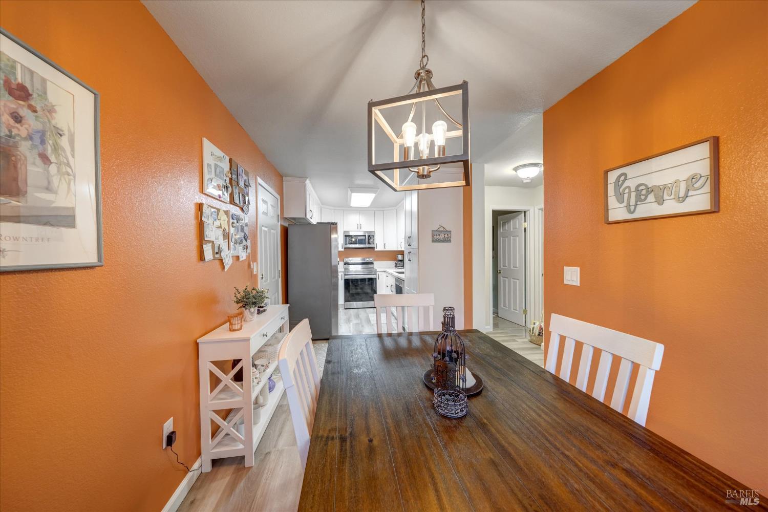 Detail Gallery Image 9 of 33 For 15 Francis Cir, Rohnert Park,  CA 94928 - 3 Beds | 2 Baths