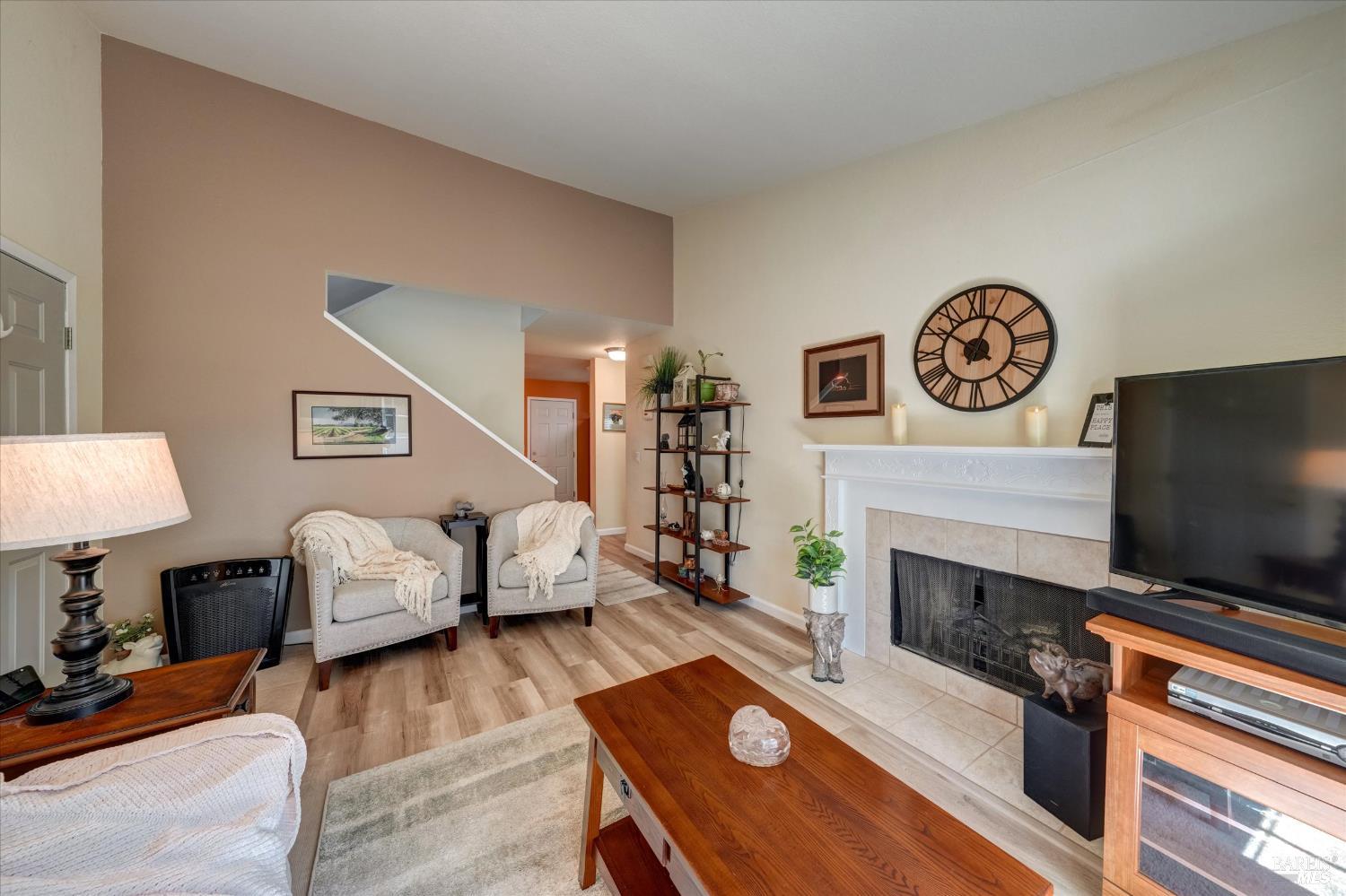 Detail Gallery Image 6 of 33 For 15 Francis Cir, Rohnert Park,  CA 94928 - 3 Beds | 2 Baths