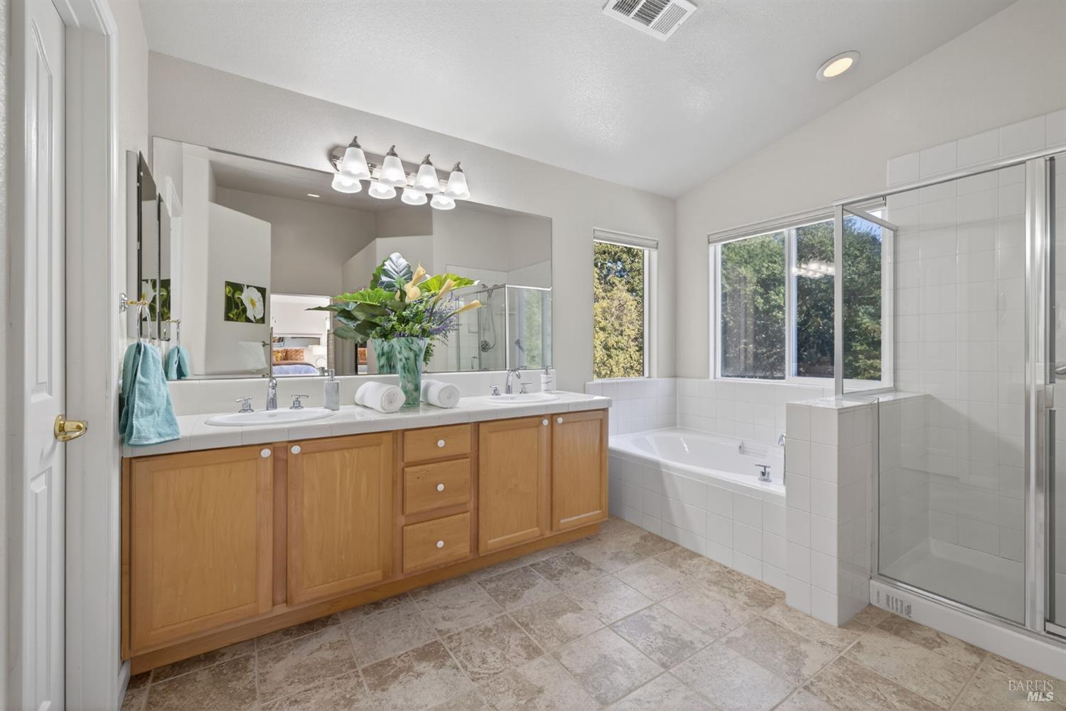 Detail Gallery Image 11 of 81 For 3594 Lake Park Dr, Santa Rosa,  CA 95403 - 4 Beds | 3 Baths