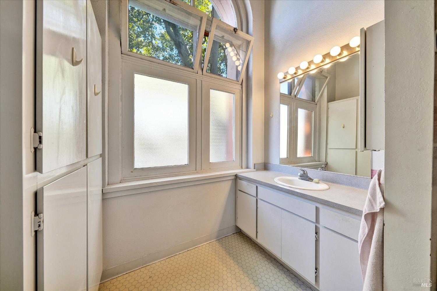 Detail Gallery Image 10 of 10 For 621 E St, San Rafael,  CA 94901 - – Beds | – Baths