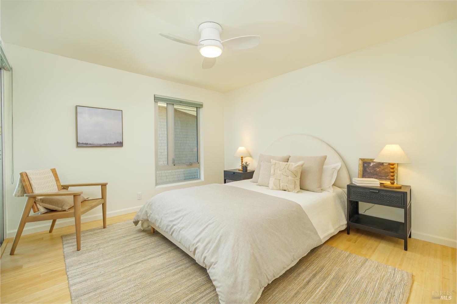 Detail Gallery Image 10 of 24 For 29 Surrey Ln, San Rafael,  CA 94903 - 3 Beds | 1/1 Baths