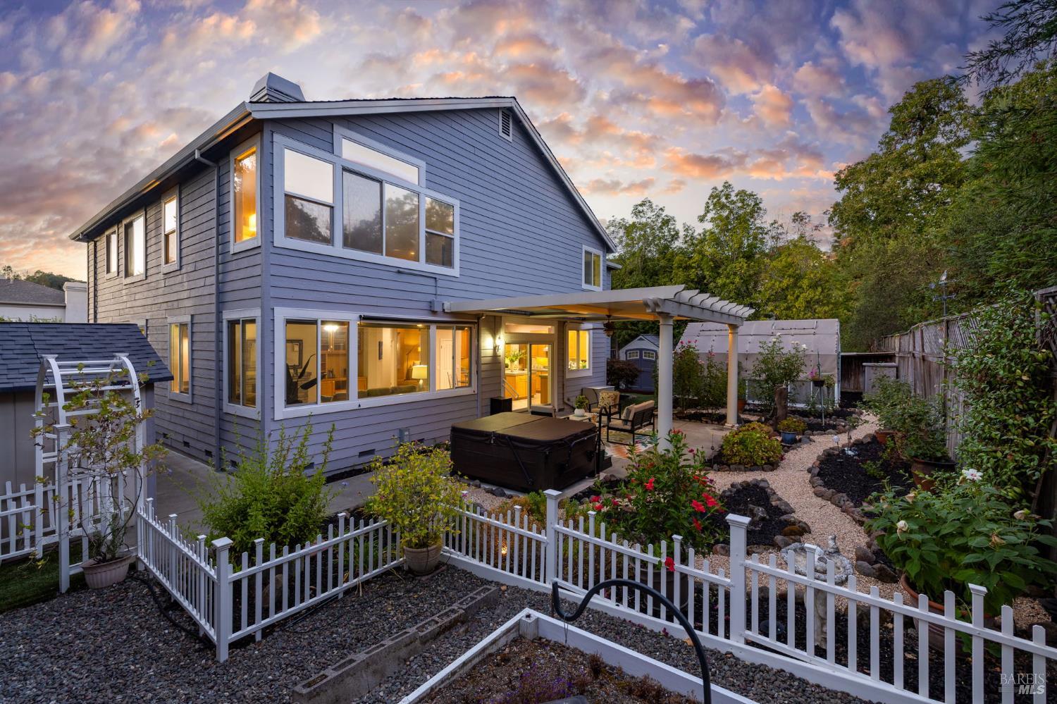 Detail Gallery Image 15 of 81 For 3594 Lake Park Dr, Santa Rosa,  CA 95403 - 4 Beds | 3 Baths