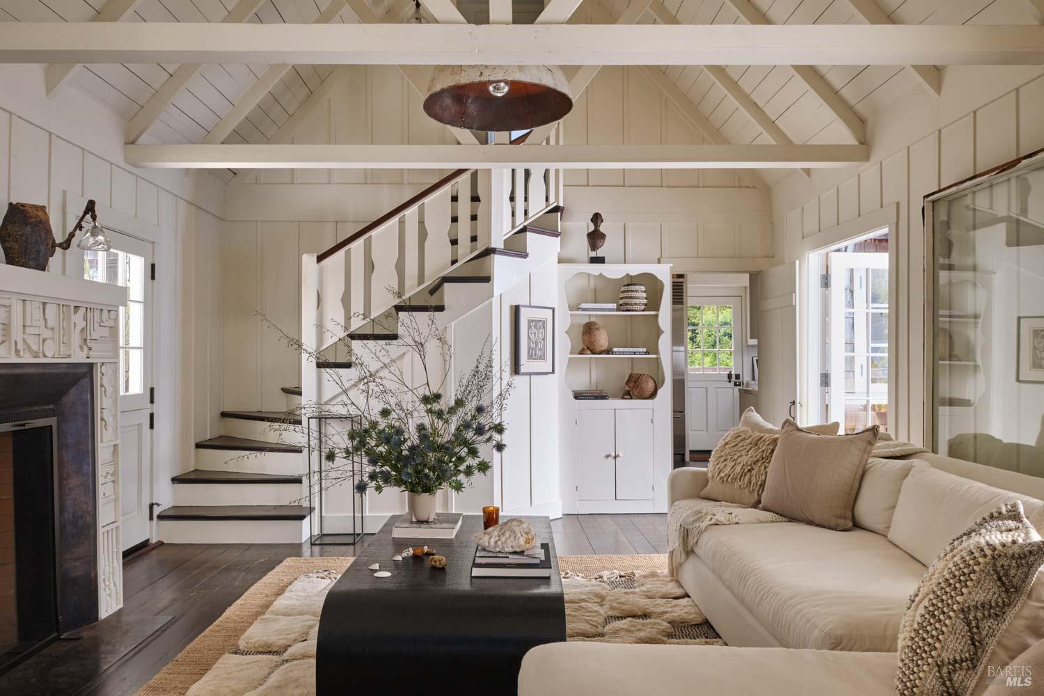Detail Gallery Image 7 of 62 For 33 Ocean Ave, Bolinas,  CA 94924 - 3 Beds | 2/1 Baths