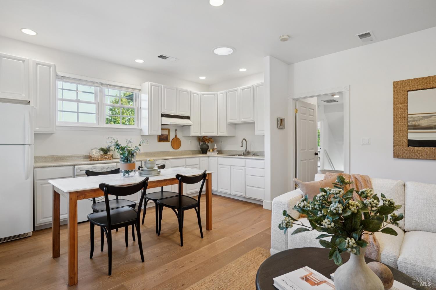 Detail Gallery Image 19 of 30 For 272 Center St, San Rafael,  CA 94901 - 5 Beds | 4 Baths