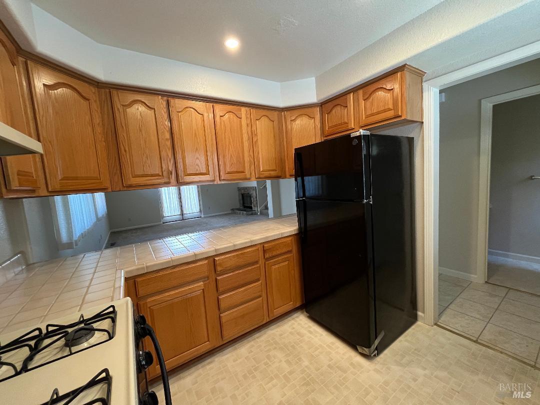 Detail Gallery Image 6 of 15 For 12 Monterey Ct, Novato,  CA 94945 - 2 Beds | 2/1 Baths