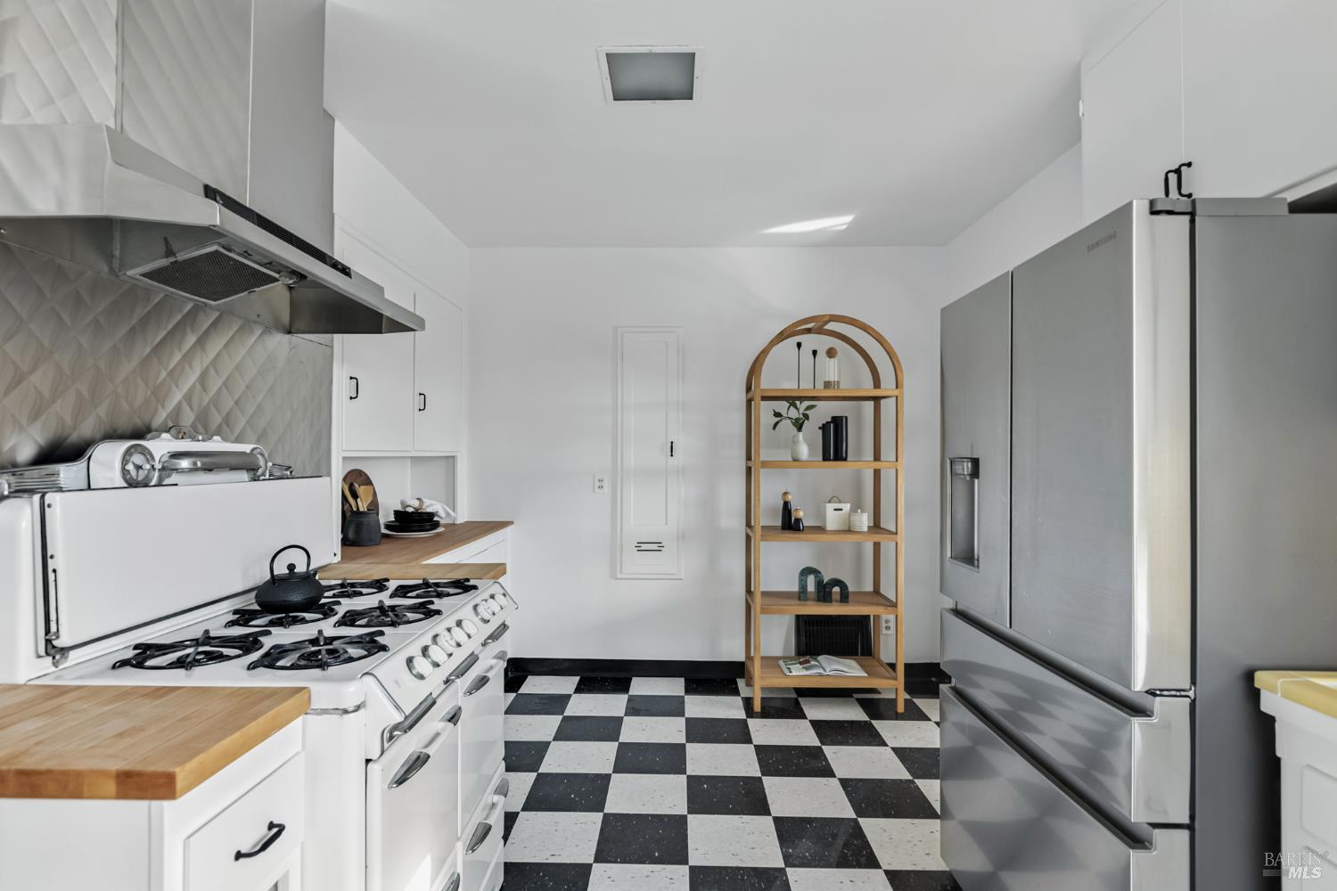 Detail Gallery Image 13 of 38 For 21 Marina Blvd, San Rafael,  CA 94901 - 2 Beds | 1/1 Baths