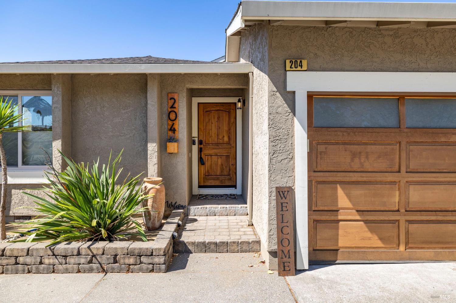 Detail Gallery Image 8 of 54 For 204 Prince Albert Ct, Petaluma,  CA 94954 - 3 Beds | 2 Baths