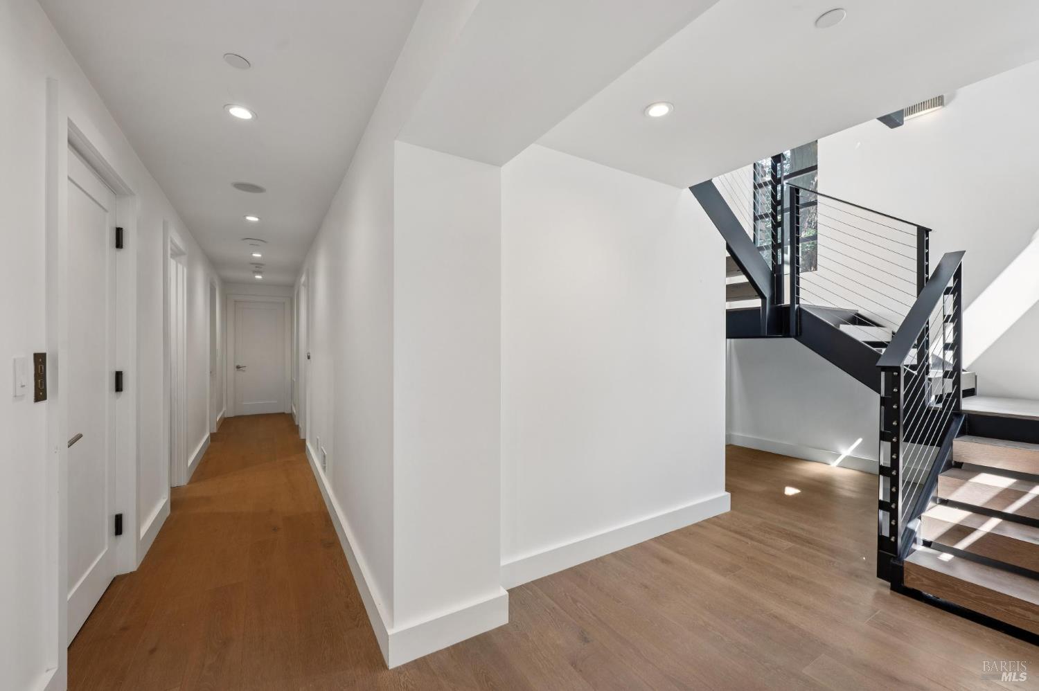 Detail Gallery Image 17 of 29 For 290 Edgewood Ave, Mill Valley,  CA 94941 - 4 Beds | 3/1 Baths