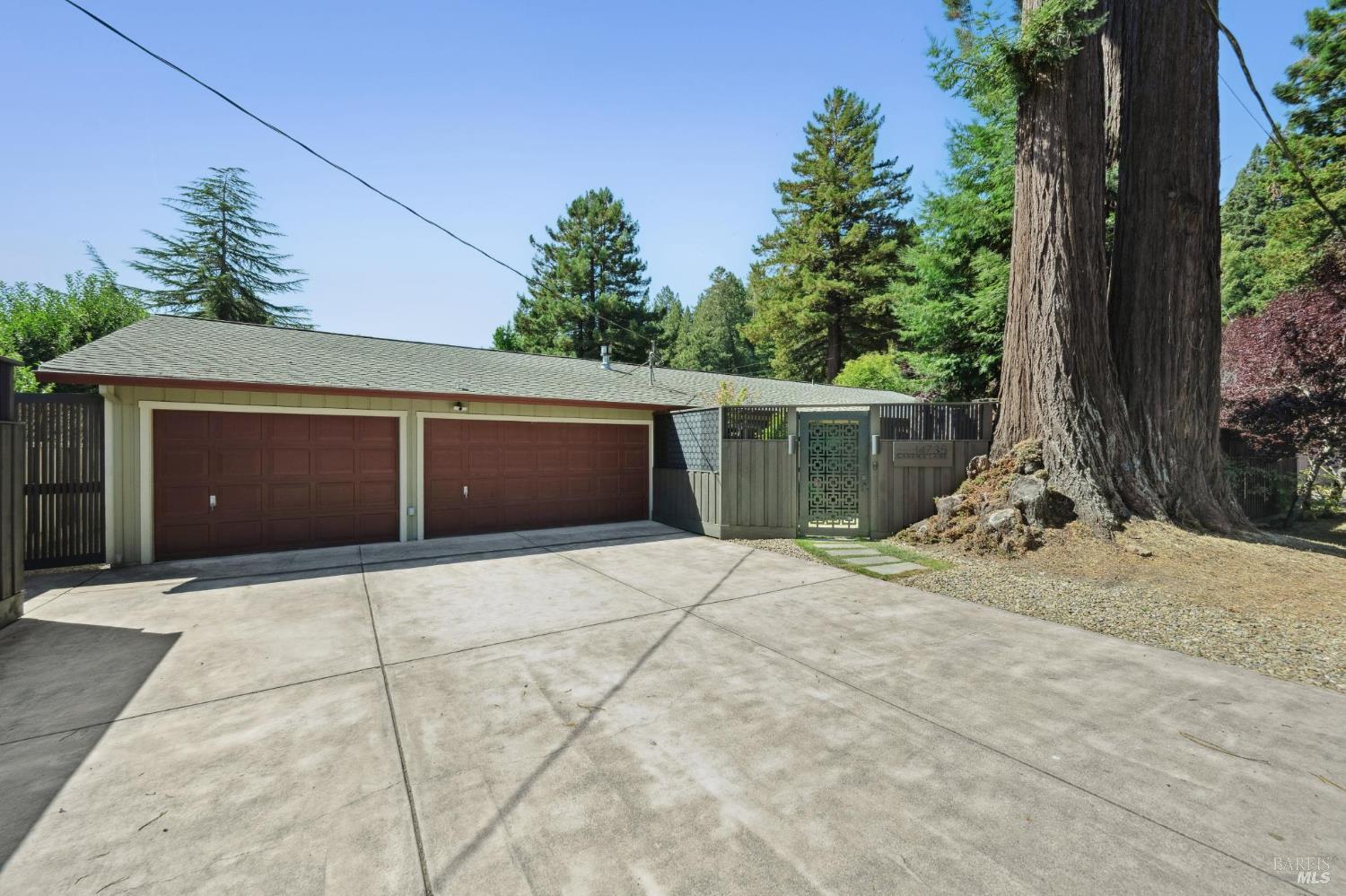 Detail Gallery Image 3 of 39 For 14735 Carrier Ln, Guerneville,  CA 95446 - 3 Beds | 2 Baths