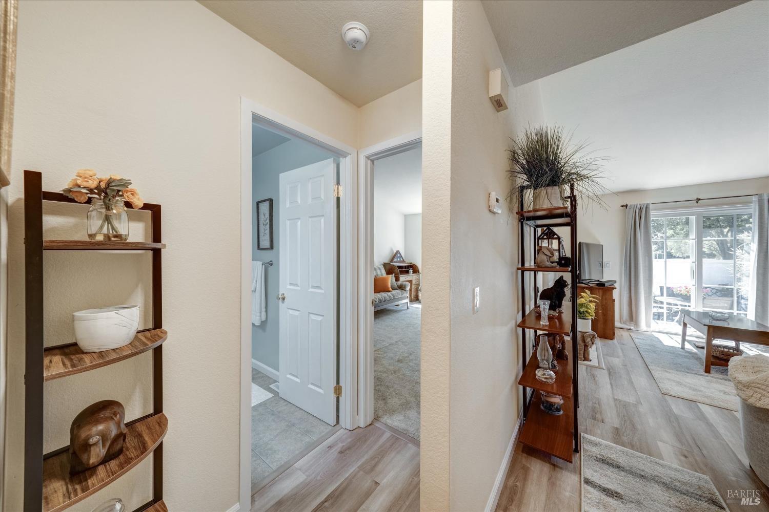 Detail Gallery Image 14 of 33 For 15 Francis Cir, Rohnert Park,  CA 94928 - 3 Beds | 2 Baths