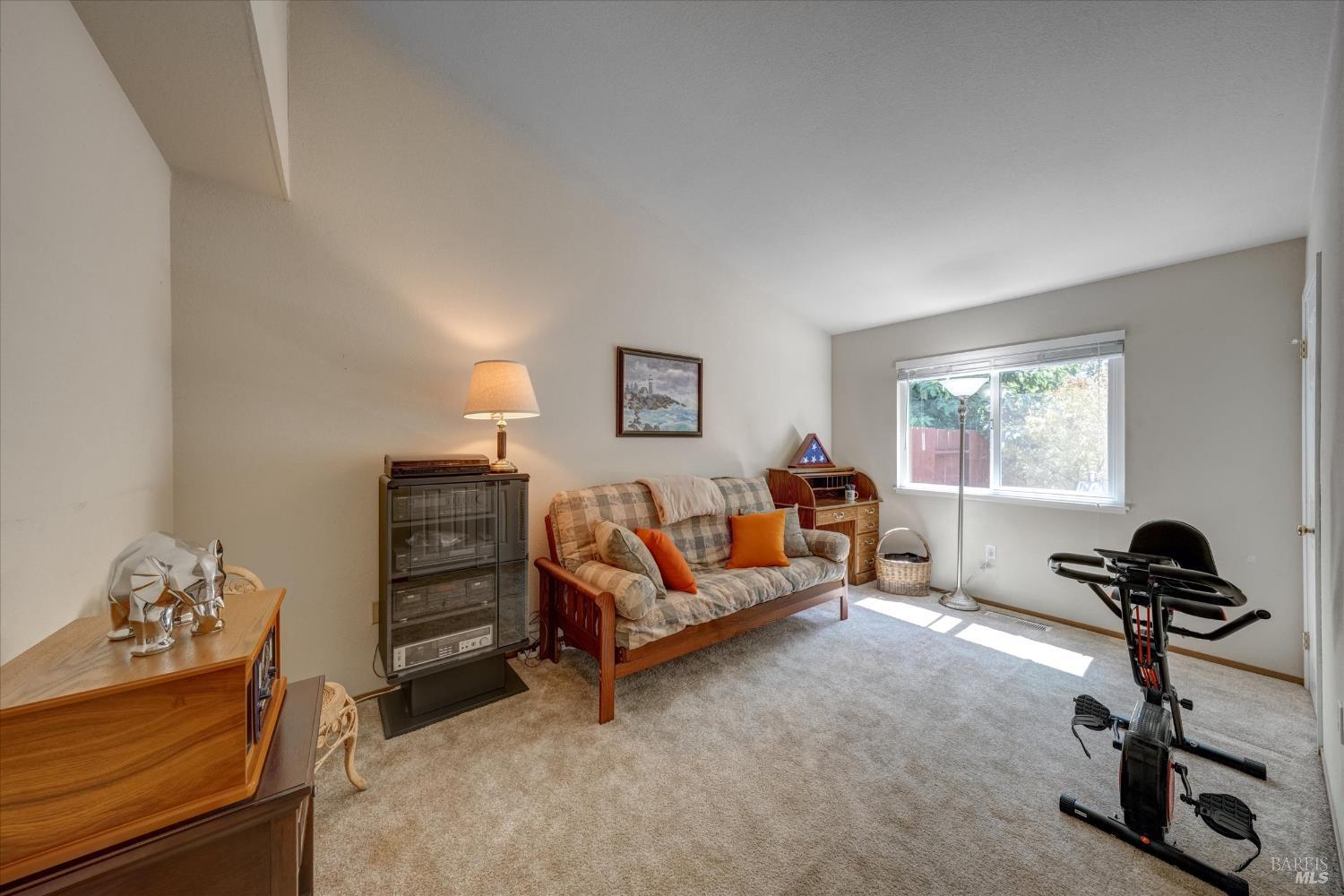 Detail Gallery Image 16 of 33 For 15 Francis Cir, Rohnert Park,  CA 94928 - 3 Beds | 2 Baths